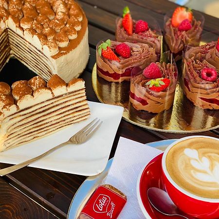 Aerocafe Hotel Partizanske Ngoại thất bức ảnh