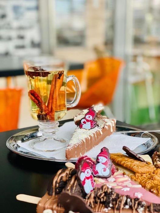 Aerocafe Hotel Partizanske Ngoại thất bức ảnh