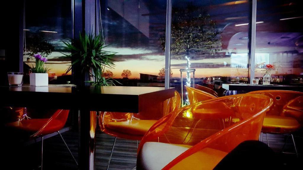 Aerocafe Hotel Partizanske Ngoại thất bức ảnh