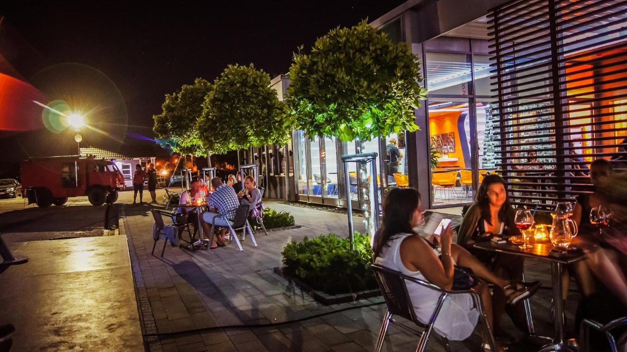 Aerocafe Hotel Partizanske Ngoại thất bức ảnh