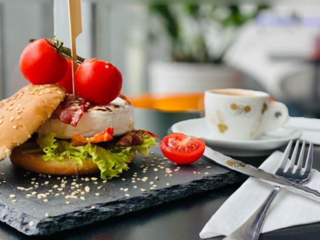Aerocafe Hotel Partizanske Ngoại thất bức ảnh