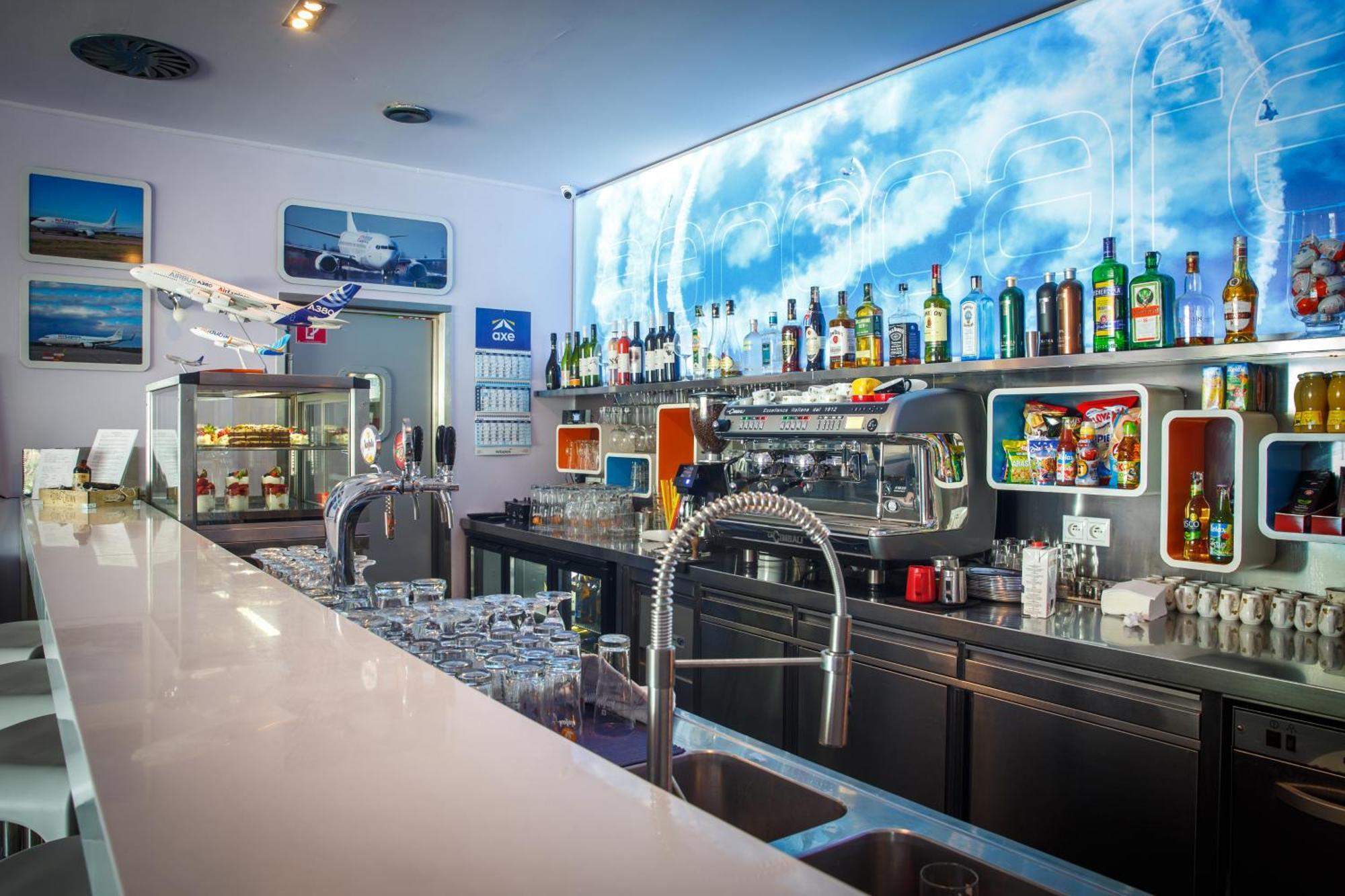 Aerocafe Hotel Partizanske Ngoại thất bức ảnh