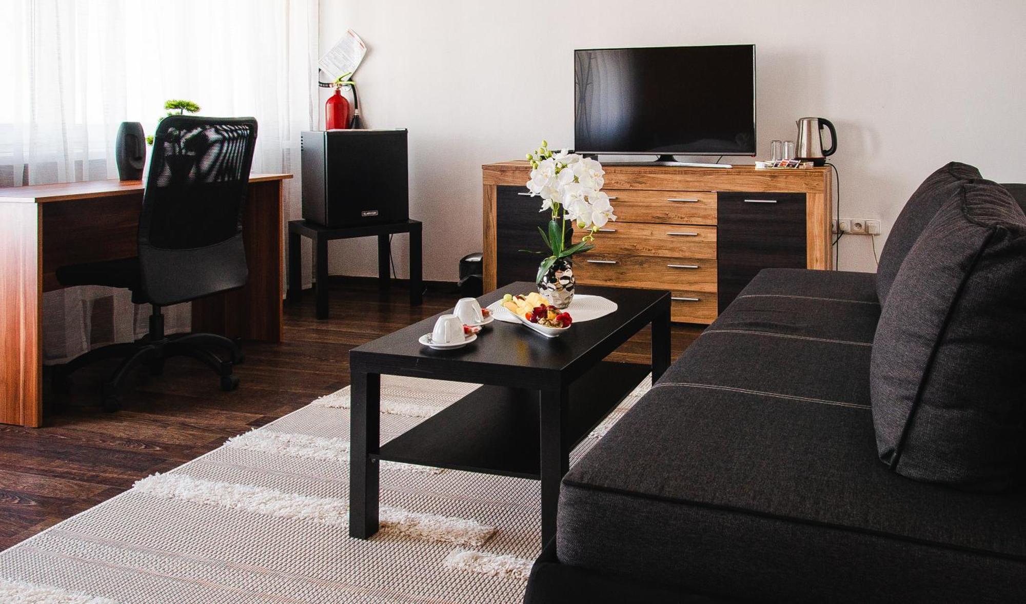 Aerocafe Hotel Partizanske Ngoại thất bức ảnh