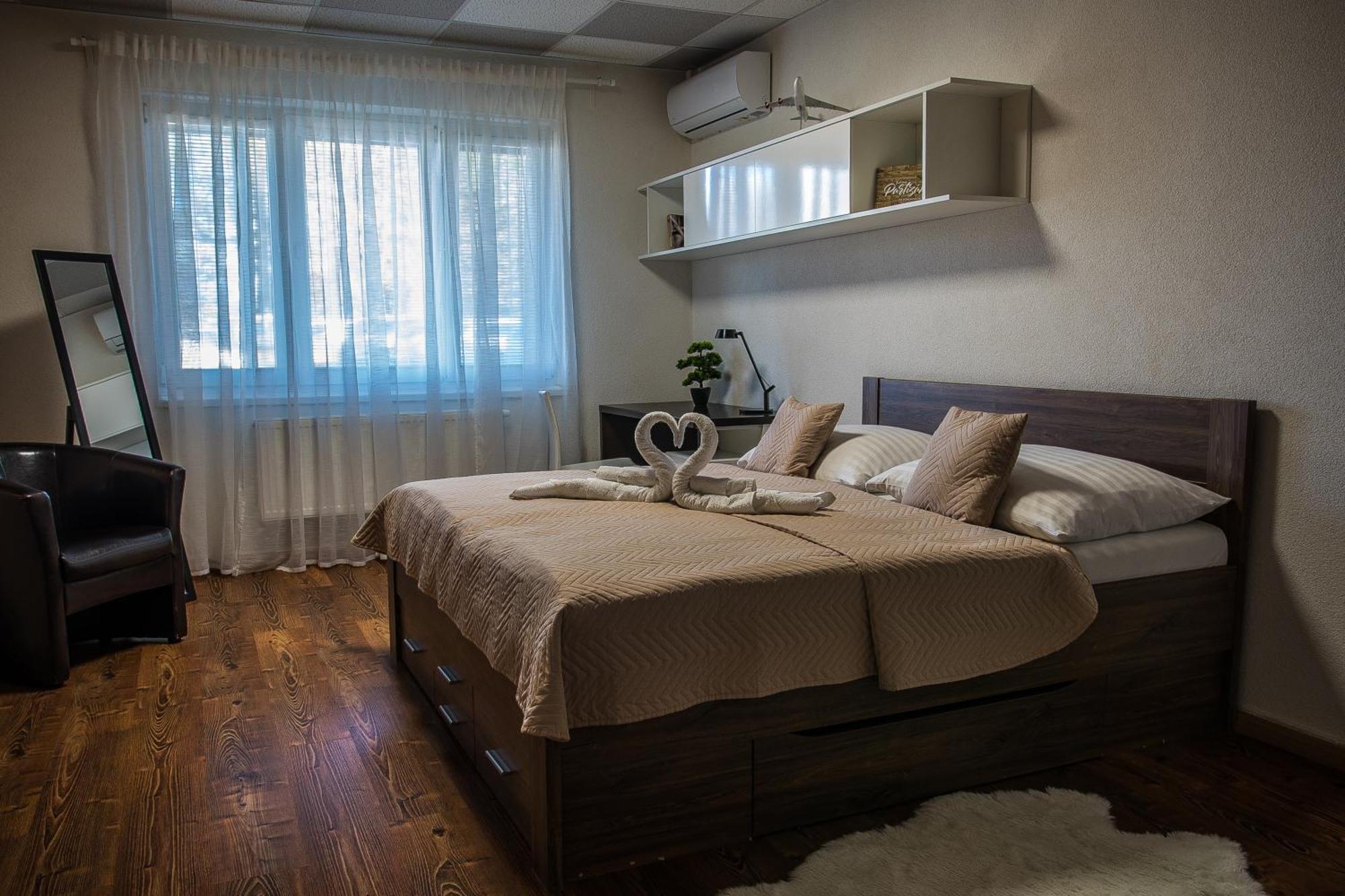 Aerocafe Hotel Partizanske Ngoại thất bức ảnh