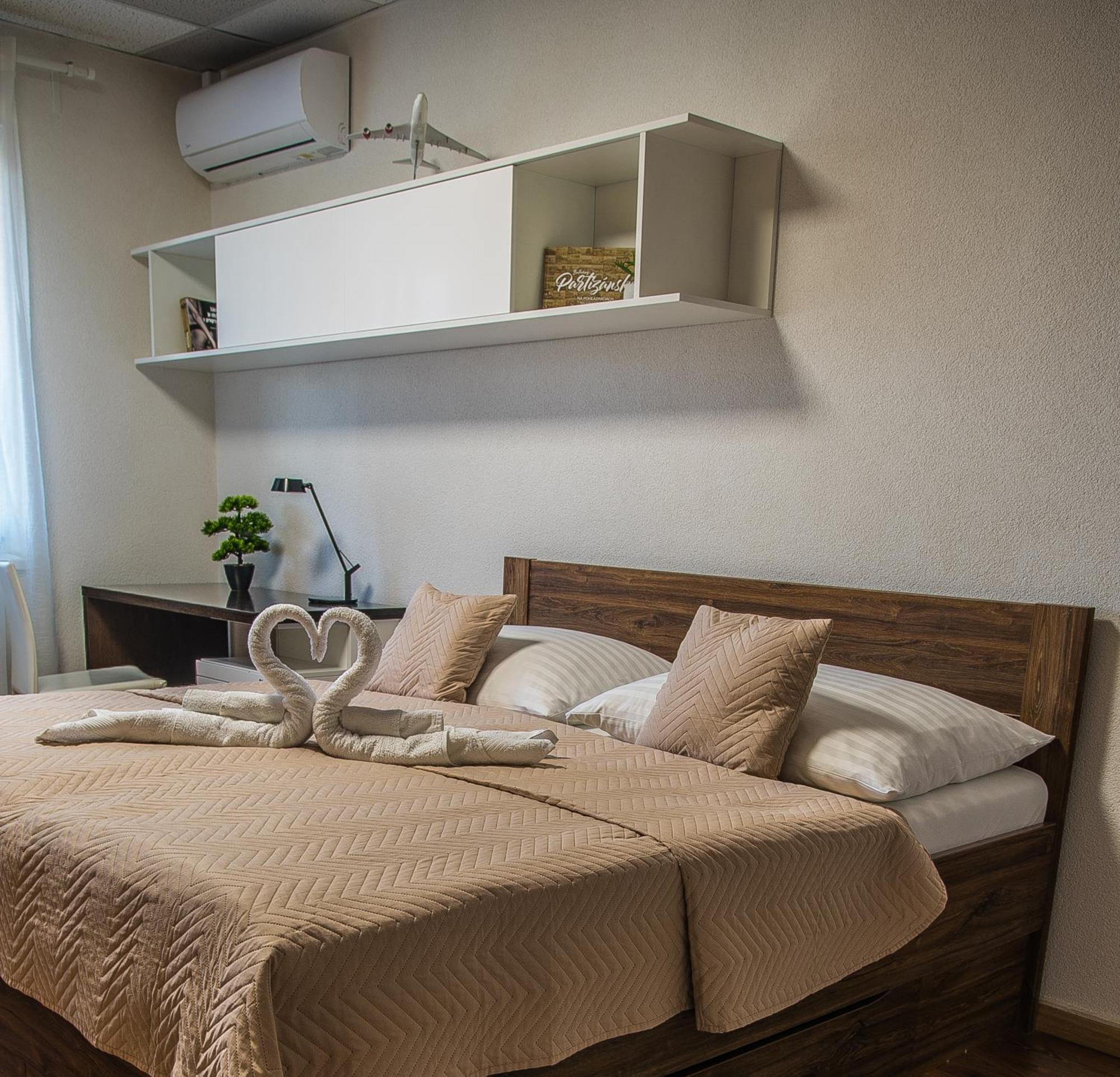 Aerocafe Hotel Partizanske Ngoại thất bức ảnh